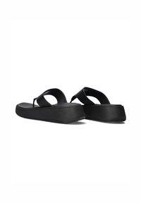 Zwarte flip-flops met een gladde, ronde zool en een brede band die bij de teen splits. Geprofileerde voetbed voor grip en comfort.