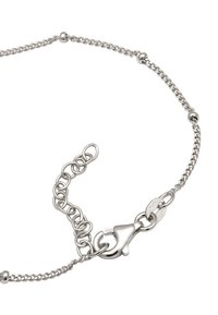 Silverfärgad armband med kedjedesign och runda pärlor, en kräftklämma och en texturerad yta. Märkt med "925" för kvalitet.