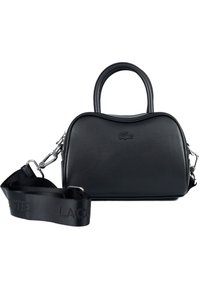 Borsa a mano in pelle nera con parte superiore arrotondata, doppi manici, tracolla rimovibile e dettagli del logo in rilievo. Texture liscia con accenti minimi.