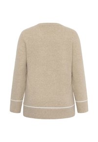 Pull beige à coupe décontractée, col rond et manches longues. Comprend une ligne d'accent blanche au niveau des poignets et de l'ourlet. Tissu doux et texturé.