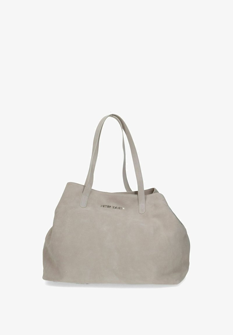 Beige ruskinds tote taske med to lange håndtag og subtil metalbranding. Har en blød, tekstureret overflade og rummelig design.