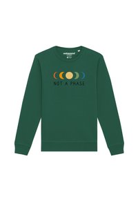 Groene sweatshirt met een ronde halslijn, lange mouwen en een afbeelding van gekleurde maanfasen boven de tekst "NOT A PHASE" in zwart.
