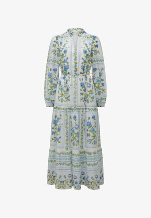 Pikk, valge kleit sinise ja rohelise lillemustriga, millel on krae, pikad varrukad ja vöökoht, mis on rõhutatud.