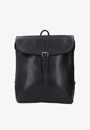 Schwarzer Leder-Rucksack mit Klappe, die durch einen einzelnen Riemen und eine Metallschnalle gesichert ist, mit einem oberen Griff zum Tragen.