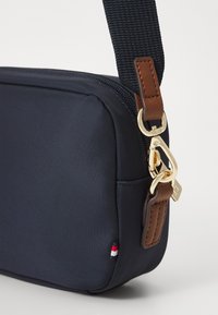 Tommy Hilfiger POPETTE - Sacoche d'appareil photo - space blue