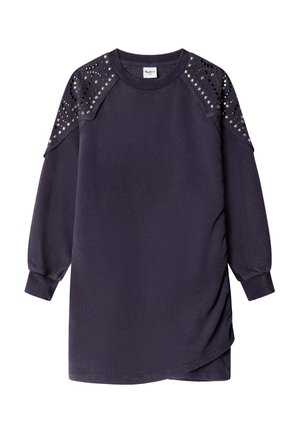 Vestito viola scuro a maniche lunghe con scollo rotondo e decorazioni borchiate sui pannelli delle spalle su sfondo bianco.