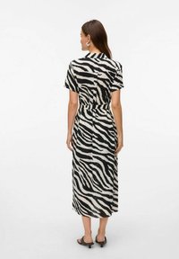 Vero Moda - Sukienka koszulowa