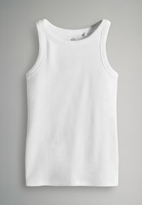 Balts ribots topiņš ar apaļu kakla izgriezumu un platām plecu siksnām, ar gludu tekstūru un vienkāršu dizainu.