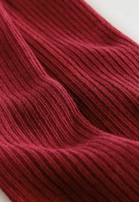 Unausgewählt, red