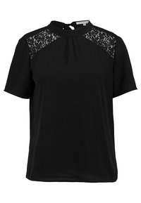 Blusa negra con un cuello alto, mangas cortas y detalles de encaje en los hombros. Tejido suave con una textura lisa. Cierre en la parte posterior con lazo.