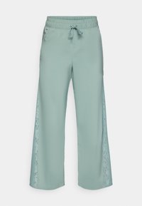 Δεν επιλέχθηκε, green moon