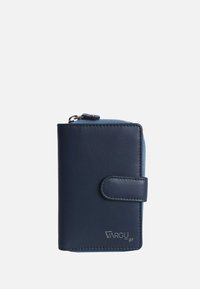 Portafoglio in pelle navy con una texture liscia, chiusura a zip e pattina con bottone a pressione. Presenta un logo argentato nella parte anteriore.