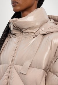 Marella AMIANTO - Kaput ispunjen paperjem - tortora