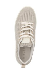Sneaker beige in maglia con lacci, colletto imbottito, linguetta in tessuto sul tallone e logo del marchio discreto su linguetta e soletta.