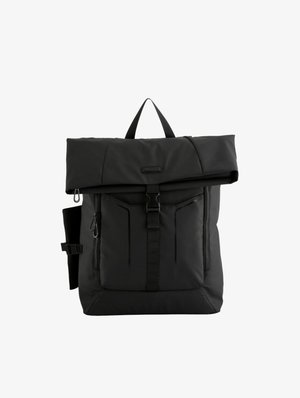 Schwarz rolltop Rucksack aus haltbarem Material. Verfügt über verstellbare Schulterriemen, externe Reißverschlusstaschen und einen oberen Tragegriff für einfachen Transport.