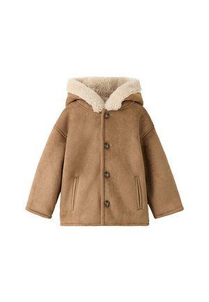 Veste à capuche marron avec quatre boutons sur le devant, deux poches verticales et une doublure polaire douce couleur crème à l'intérieur de la capuche.