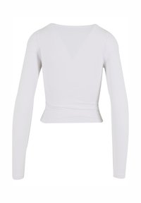 Weißes Langarmshirt, körperbetonter Schnitt, kurze Länge, weicher Stoff, runder Ausschnitt und dezente Nahtdetails entlang der Taille.