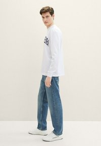 TOM TAILOR DENIM TTLOOSE - Vaqueros tapered - used mid stone blue denim
