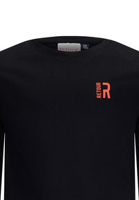 Zwarte langemouwen t-shirt van katoen, met een klein rood "RETOUR" logo op de borst. Klassiek ronde hals ontwerp met een gladde textuur.
