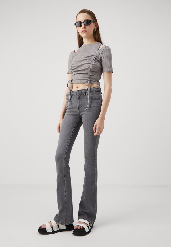 ONLBLUSH MID - Flared Jeans3
