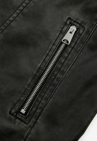 Next REGULAR FIT - Imiteret læderjakke - black