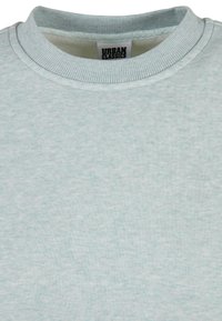 Sweat-shirt gris clair à col ras du cou avec un col côtelé et une étiquette de la marque "Urban Classics" à l'intérieur de l'encolure.