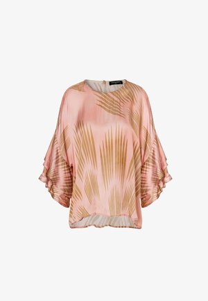 Losse roze blouse met lichtbruin palmbladmotief, ronde halslijn en wijde gerimpelde driekwart mouwen.