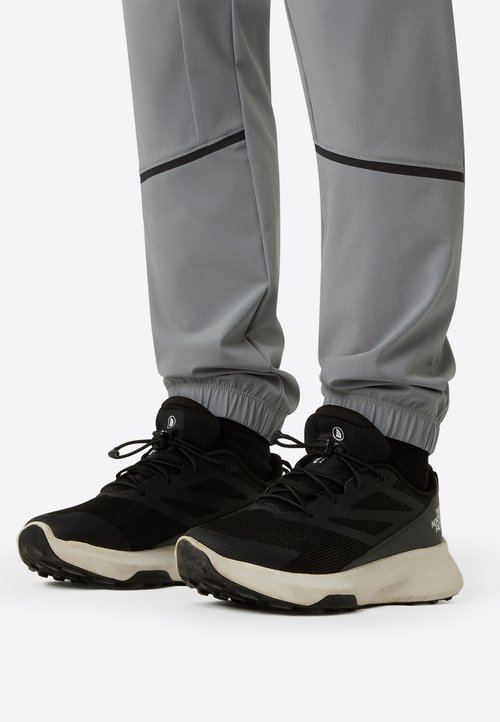 The North Face ALTAMESA UNISEX - Hiking shoes - black/asphalt grey — photo 2