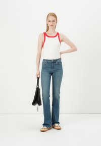 ONLY ONLWAUW MID WAIST FLARED - Flared jeans - medium blue denim