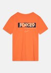 ERLING HAALAND TEE UNISEX - Print T-shirt - light wild mango