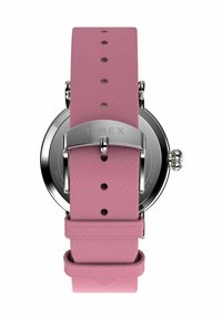 Ceas Timex cu o bratara din piele roz, cu un finisaj texturat, hardware argintiu și o carcasă rotundă din oțel inoxidabil.