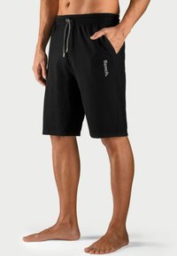 Zwarte katoenen shorts met een elastische tailleband en een grijze trekkoord, voorzien van een zijzak en een subtiele "Bench." logo in het grijs.