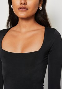 WAL G. SQUARE NECK MIDI - Koktélruha / Partiruha - black