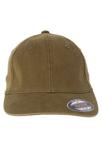 Gorra de béisbol verde oliva hecha de un tejido suave. Presenta una corona estructurada, visera curvada y una etiqueta de tamaño en la parte frontal.