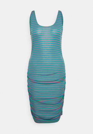 Vestido riscado com listras horizontais em turquesa e rosa, feito de tecido elástico com um formato ajustado e detalhes franzidos nas laterais.