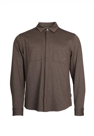 Hosszú ujjú barna gombos ing rejtett gombokkal, két mellzsebbel és egy kis hímzett logóval a jobb zsebén.