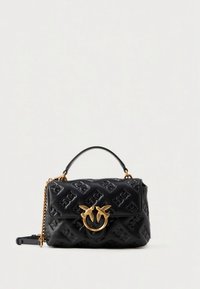 Μαύρη δερμάτινη τσάντα χειρός με καπιτονέ σχέδιο, εξαρτήματα χρυσού τόνου, κούμπωμα με σχέδιο πουλιού, πάνω λαβή και αποσπώμενο ιμάντα ώμου.