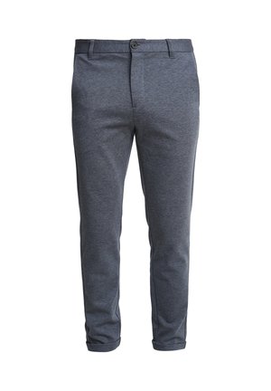 Męskie ciemnoszare wąskie spodnie ze zapięciem na guzik i szlufkami na pasek, prezentowane na białym tle.