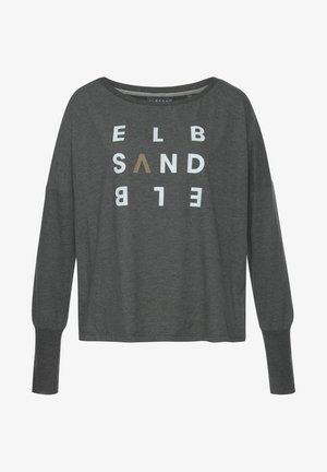 Chemise manches longues gris foncé avec larges poignets, arborant le texte "ELB SAND" en blanc et beige sur le devant dans une disposition décalée et miroir.