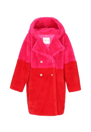 Faux fur dubbelzijdige jas met een capuchon, met de bovenste helft en mouwen in felroze en de onderste helft in levendig rood, voorzien van gouden knopen.