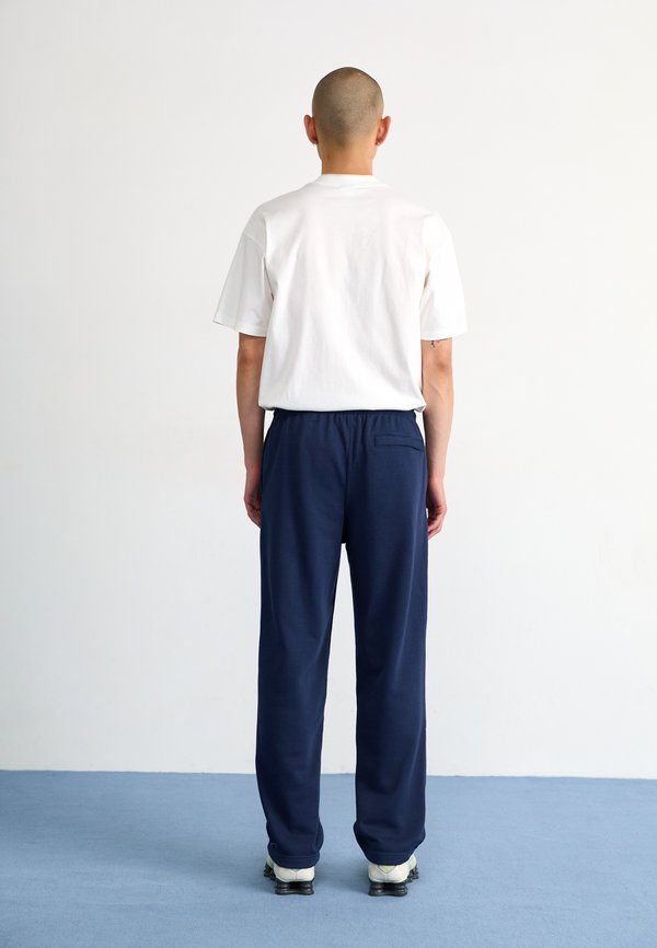 CLUB PANT - Tracksuit bottoms - obsidian2