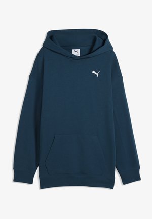 Sweat à capuche bleu canard foncé avec poche avant et petit logo Puma blanc sur le côté gauche de la poitrine. Aucune personne ou arrière-plan visible.