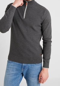 Pier One Pullover - mottled dark grey