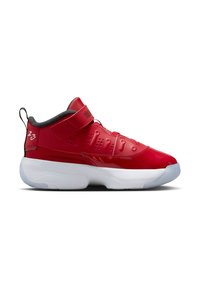 Scarpe da atletica rosse con una finitura lucida, caratterizzate da un sovrastampato texturizzato, una fascia regolabile e una punta tonda, supportate da una suola bianca.