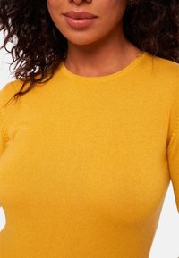 Mahogany LINE - Pullover - mustard