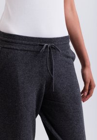 CASH-MERE Stoffhose - anthrazit