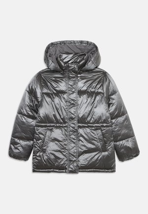 Veste matelassée grise brillante pour enfant avec capuche, poches avant et fermeture éclair cachée.