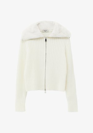 Suéter crema acanalado con cremallera y cuello de piel sintética, con un corte ajustado, mangas largas y cierre de cremallera metálica.