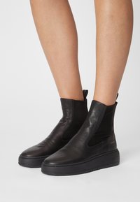 Copenhagen Studios Botines con plataforma - black