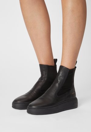 Copenhagen Studios Bottines à plateau - black